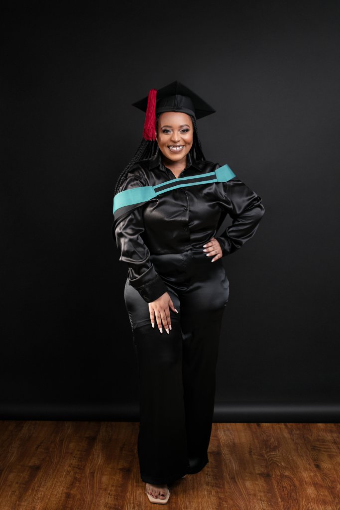 Graduation photoshoot in Vanderbijlpark with S Brazier Photography. Graduation gown from House of Roleen