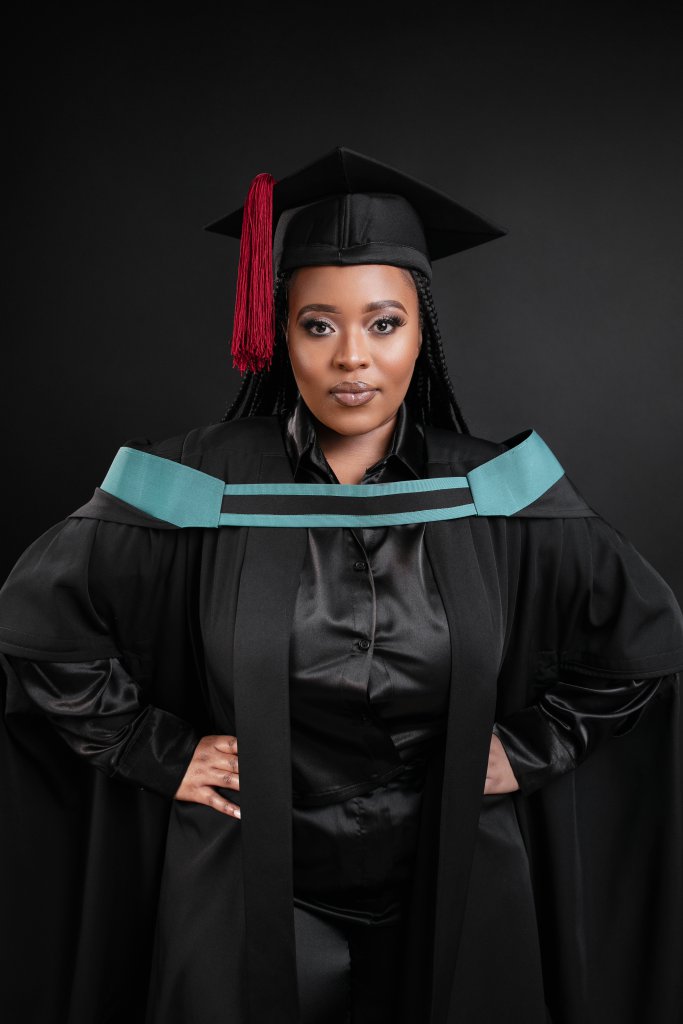 Graduation photoshoot in Vanderbijlpark with S Brazier Photography. Graduation gown from House of Roleen